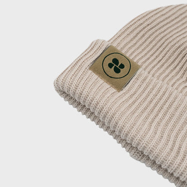 Beige fitted winter beanie – warm and stylish