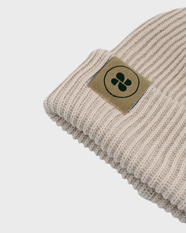 Beige fitted winter beanie – warm and stylish