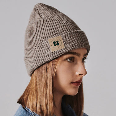 Beige winter beanie from recycled fabrics – ethical fashion