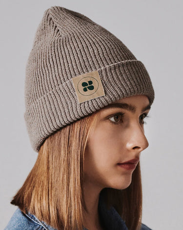 Beige winter beanie from recycled fabrics – ethical fashion