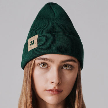 Cruelty-free green knit cap – sustainable winter fashion