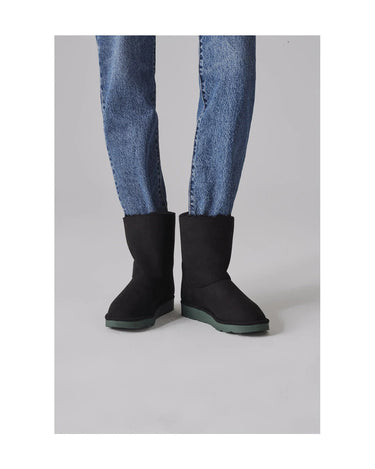 Faux fur lined vegan boots in black with green sole – cruelty-free
