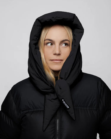 Black puffer jacket with large hood made from vegan, recycled materials, zipped front closure. - The New Orchard CH