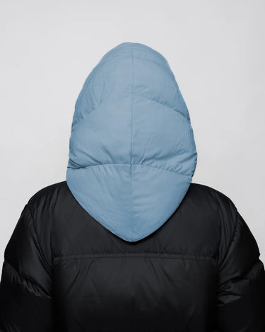 Sky blue vegan winter capuche made from recycled materials, shown from the back. - The New Orchard CH
