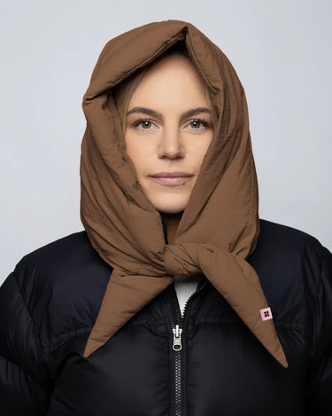 Warm brown vegan winter capuche made from recycled materials with a padded texture. - The New Orchard CH