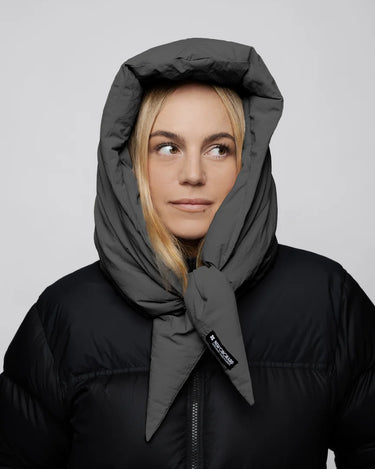 Light grey vegan capuche hood made from recycled materials, styled with black puffer jacket. - The New Orchard CH