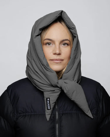 Light grey vegan winter capuche made from recycled materials, worn over black puffer jacket. - The New Orchard CH