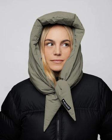 Khaki vegan winter capuche with recycled materials, puffy insulated design with tie closure. - The New Orchard CH