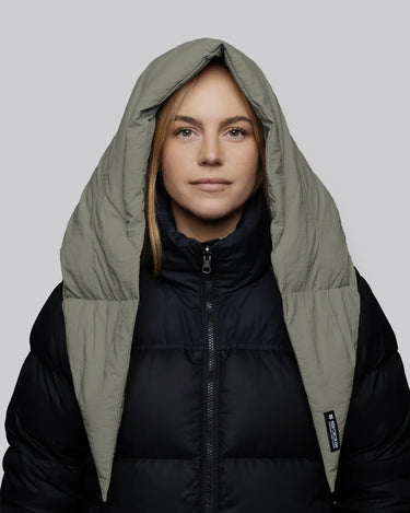 Khaki vegan winter capuche made from recycled materials worn over black puffer jacket. - The New Orchard CH