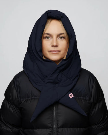 Navy blue vegan winter capuche made from recycled materials, worn over black puffer jacket. - The New Orchard CH
