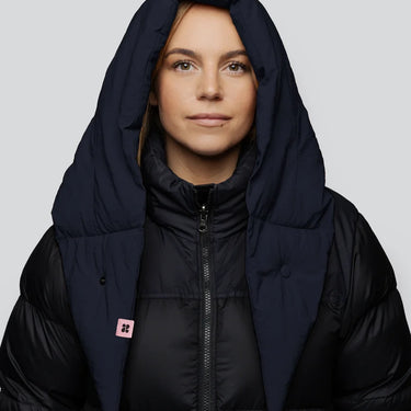Navy vegan puffer capuche hood made from recycled materials with a large, padded design. - The New Orchard CH