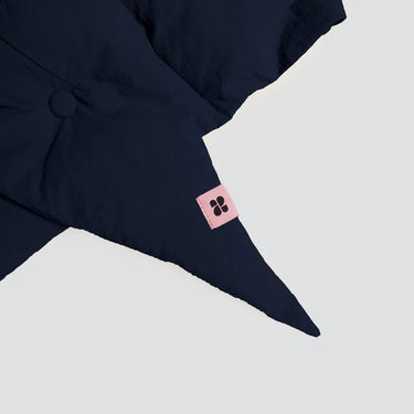 Navy blue vegan winter capuche made from recycled materials with a small pink tag detail. - The New Orchard CH