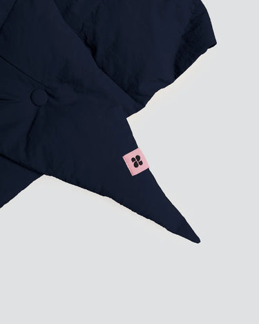 Navy blue vegan winter capuche made from recycled materials with a small pink tag detail. - The New Orchard CH