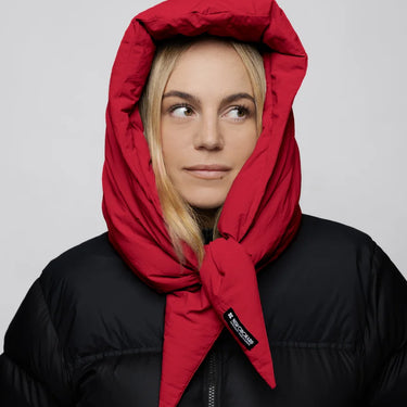 Vivid red vegan winter capuche made from recycled materials paired with black puffer jacket. - The New Orchard CH
