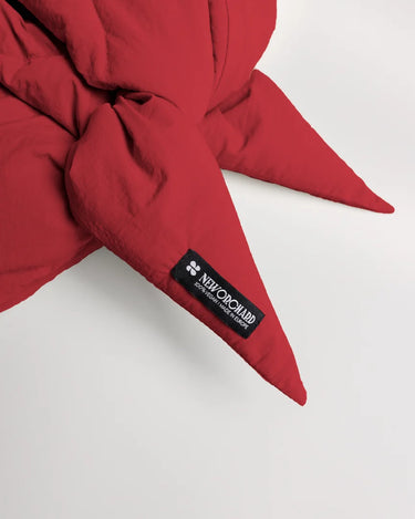 Vivid red vegan winter capuche with recycled materials and unique pointed ends. - The New Orchard CH