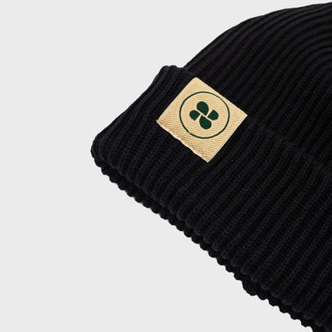 Insulated black winter beanie for maximum warmth