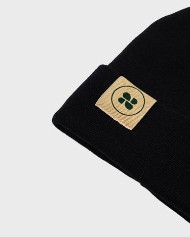 Ribbed black vegan beanie – cruelty-free and cosy