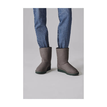 Vegan snow boots in grey with green sole – ugg-inspired