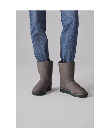 Vegan snow boots in grey with green sole – ugg-inspired