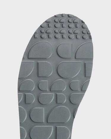Vegan ugg-inspired boots in grey – cruelty-free